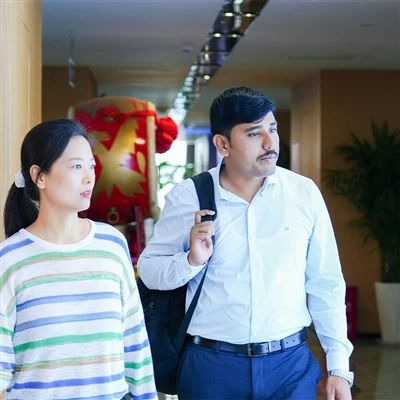 Клиент из Индии посетил линию GNEE по производству титановых труб Gr12